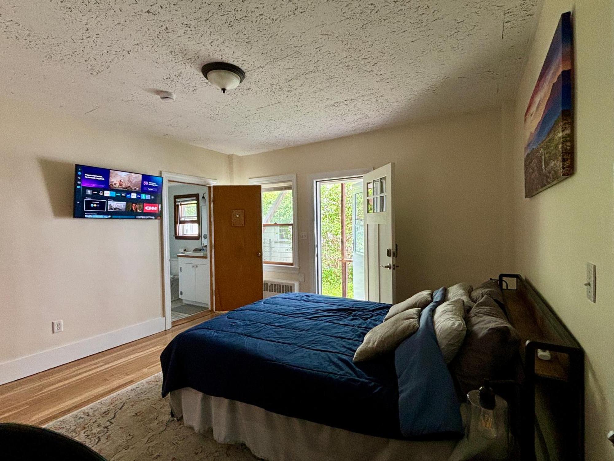 Апартаменты Traveler'S Den In Медфорд Экстерьер фото